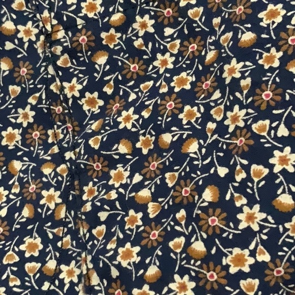 Mbx front buttoned down floral shirt. Size M - Picture 5 of 6